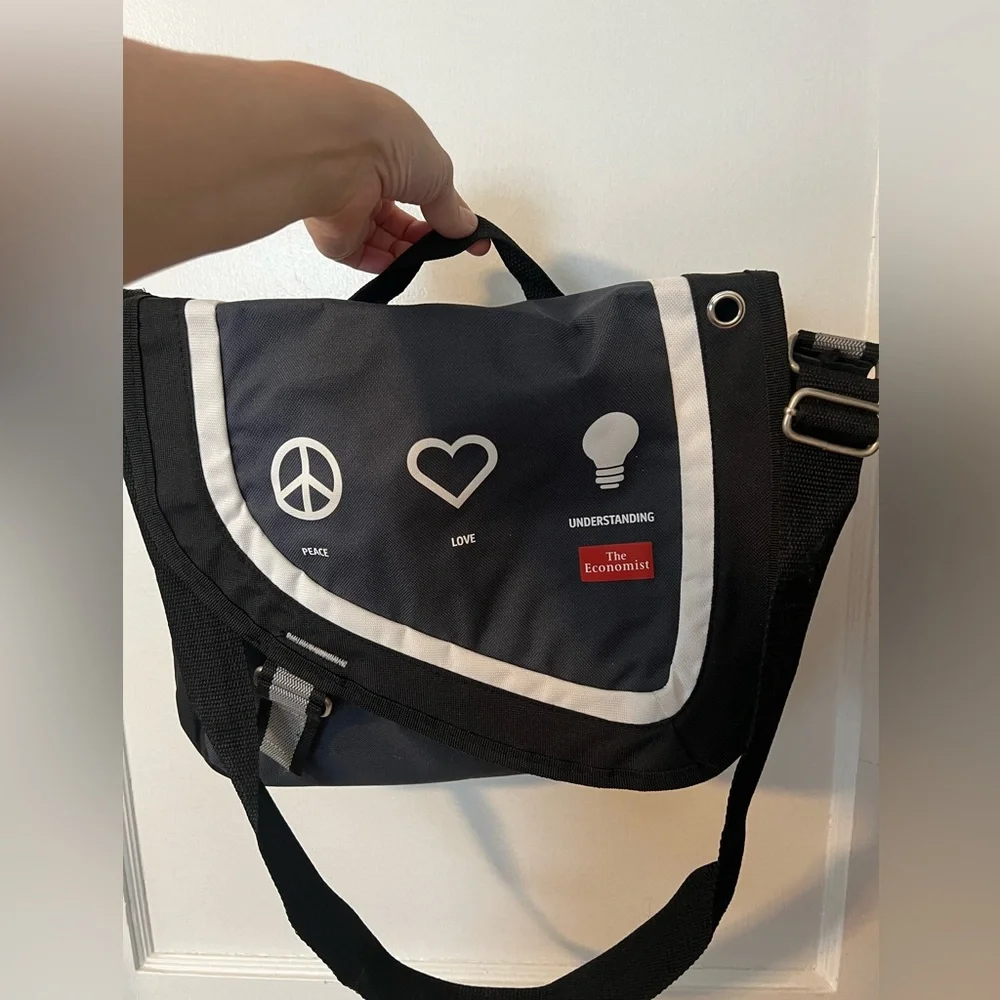 The Economist Messenger‎ Bag Peace Love Understanding 16